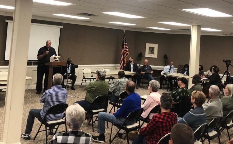 Eleven city council candidates gathered Tuesday night at the Hart County Library for a public forum. Citizens posed questions for candidates who are up for election Nov. 3.