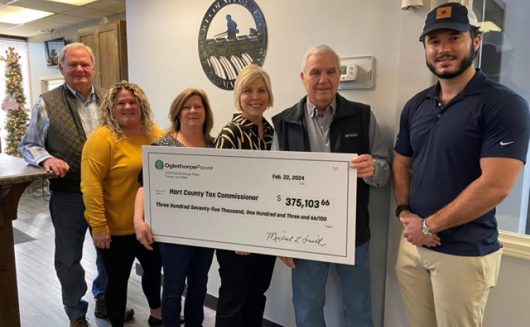 Representatives from Hart EMC and Oglethorpe Power present Oglethorpe Power’s 2023 tax payment to the Hart County Tax Commissioner’s office. Pictured (L-R): Bill Leard, Hart EMC Board of Directors; Nicki Burdette, Chief Deputy, Hart County Tax Commissioner’s Office; Karen Martin, Hart County Tax Commissioner; Angie Brown, Hart EMC Public Relations Director; David Fleming, Hart EMC Board of Directors; and Davis Warnell, Oglethorpe Power Manager of Community & External Affairs.
